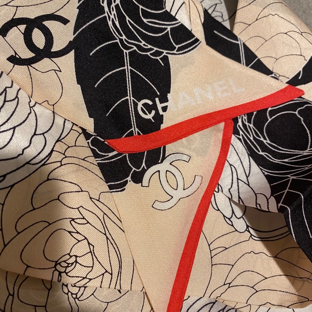 Chanel Bandeau Twilly Red Beige silk scarf CC logo